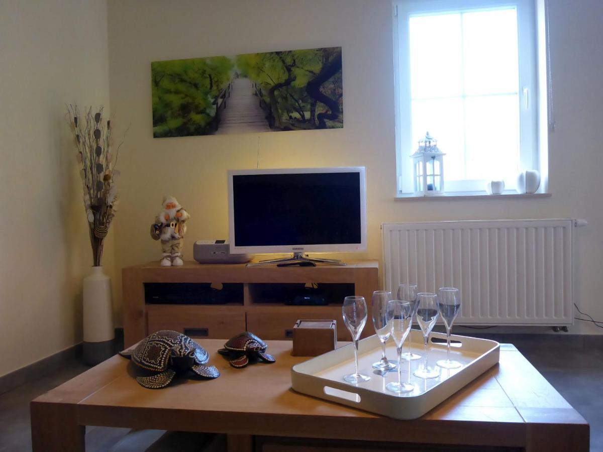 Maison Et Velos A Godinne Dans La Vallee De La Meuse エクステリア 写真