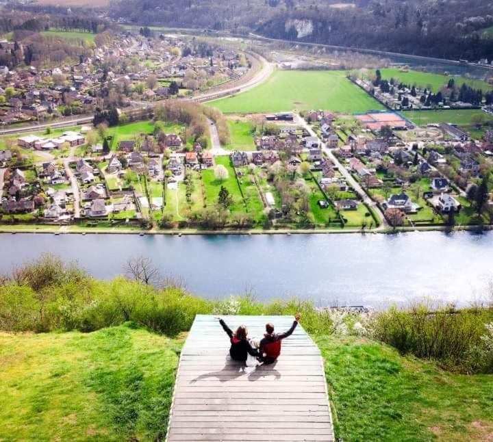 Maison Et Velos A Godinne Dans La Vallee De La Meuse エクステリア 写真