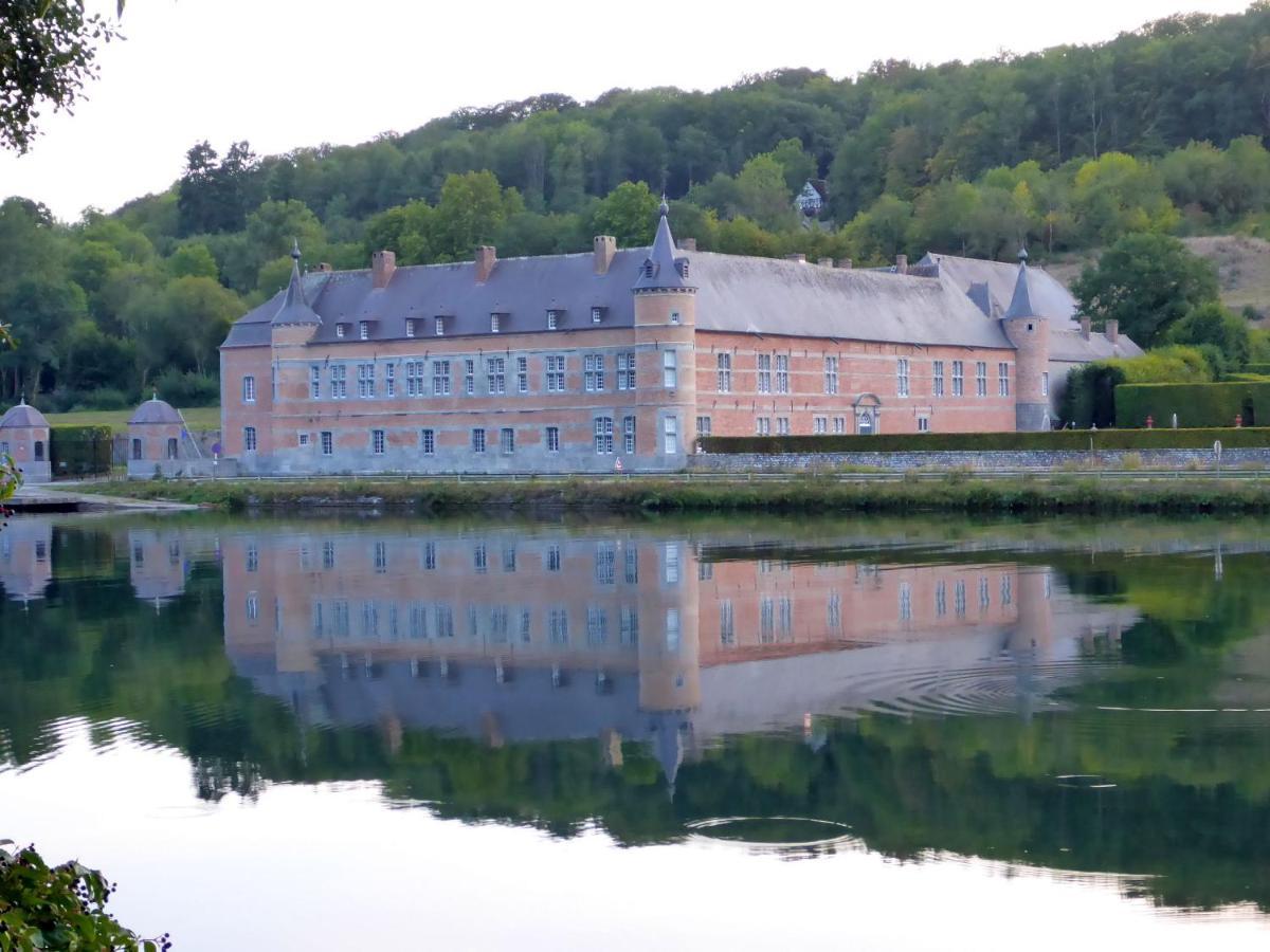 Maison Et Velos A Godinne Dans La Vallee De La Meuse エクステリア 写真