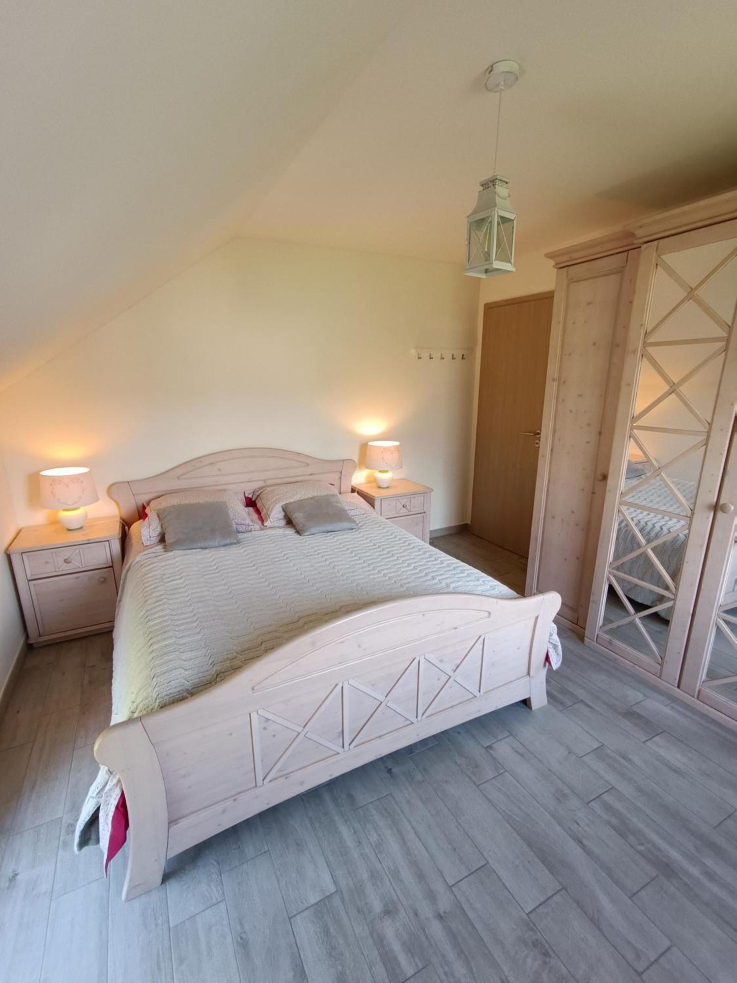 Maison Et Velos A Godinne Dans La Vallee De La Meuse エクステリア 写真